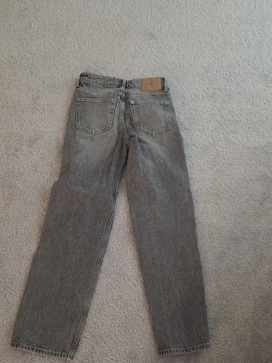 H&M Women's High-Rise Washed Grey Straight Jeans - Picture 2 of 7